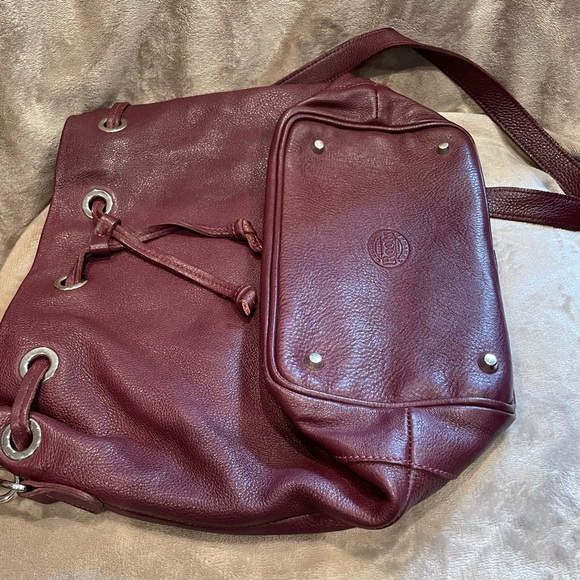 ✨ Roots Burgundy Leather Shoulder Bag with Drawstring Closure - Picture 4 of 8